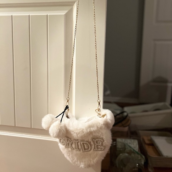 Fuzzy Heart Shaped Pearled Bride Purse - Picture 4 of 6